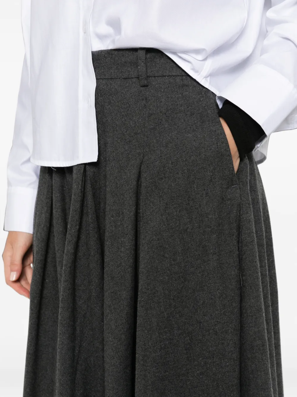 By Malene Birger Eden pleated A-line midi skirt Grijs
