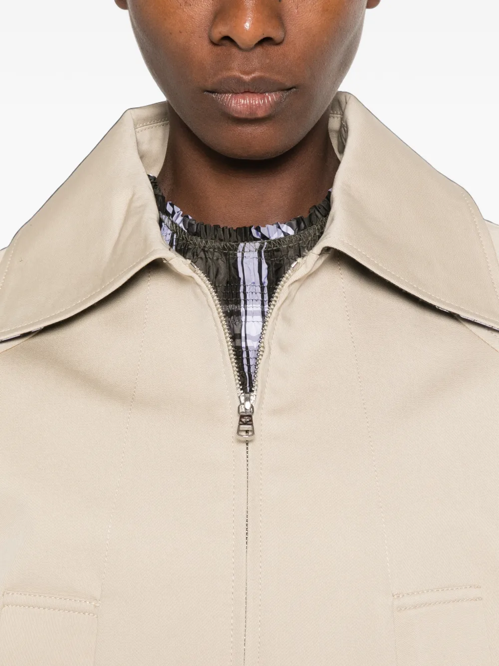 Patou Jack met puntige kraag en ritssluiting Beige
