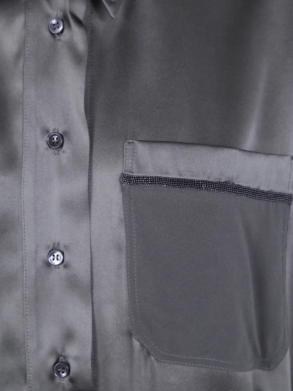 Brunello Cucinelli Zijden blouse met monili-ketting Grijs
