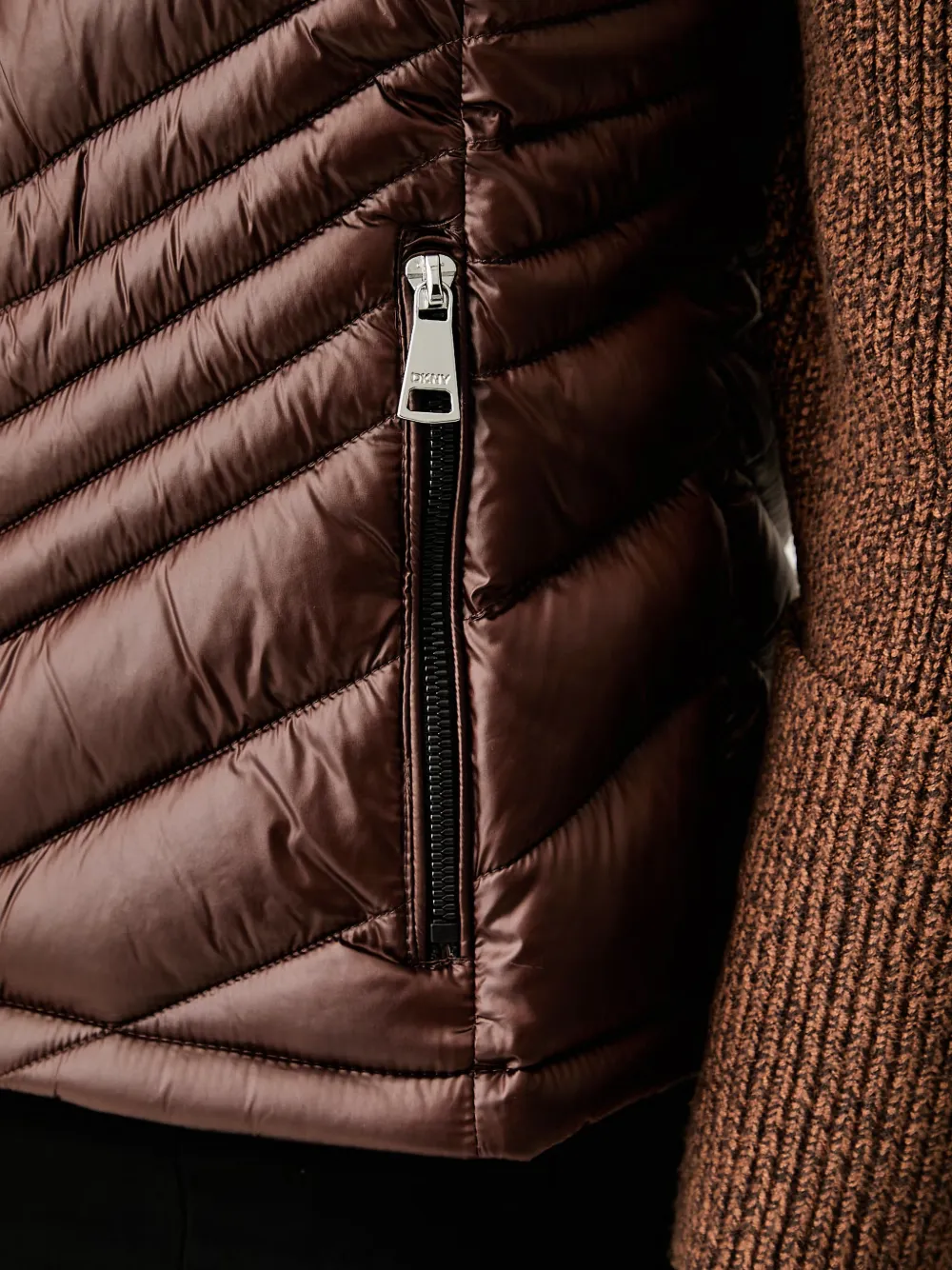 DKNY chevron-quilted gilet Bruin