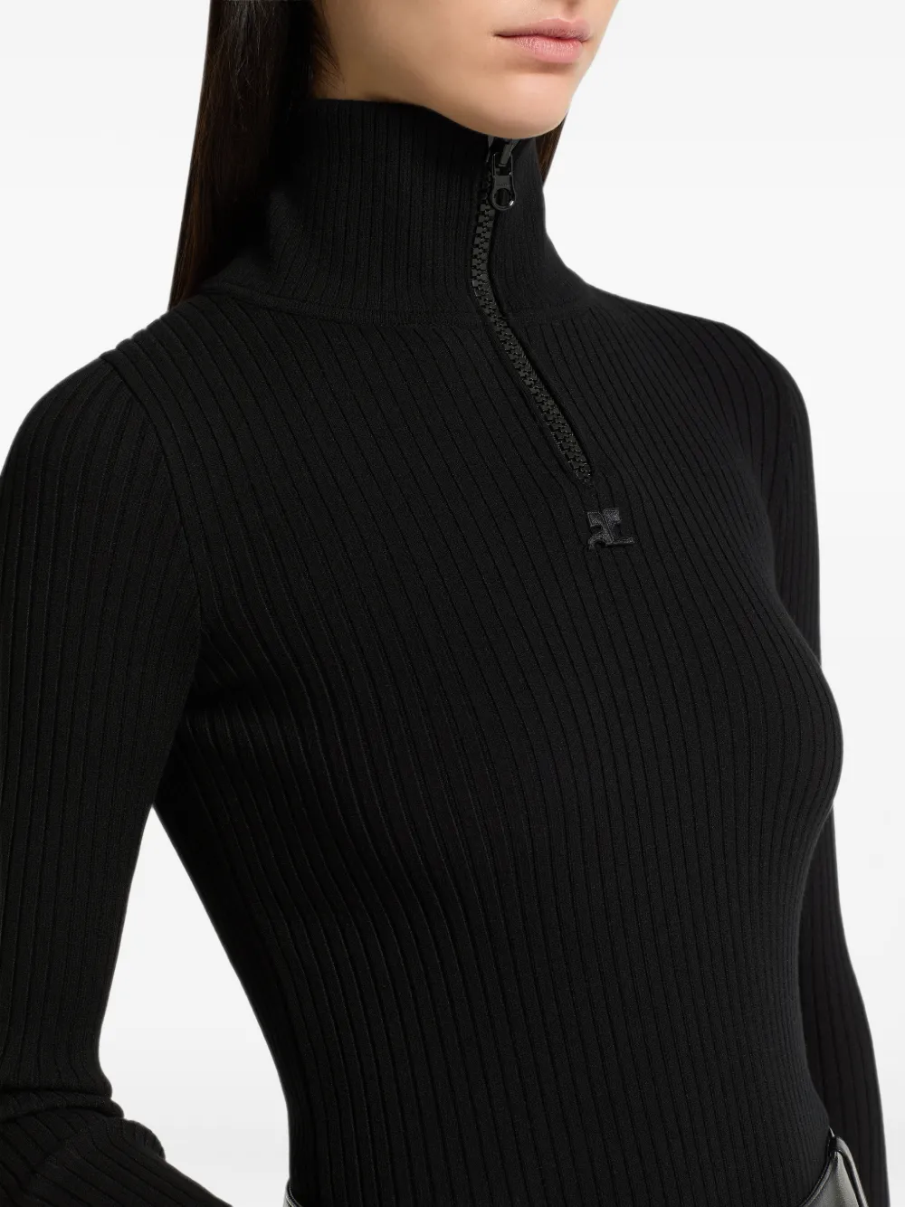Courrèges logo-appliqué ribbed-knit sweater Zwart