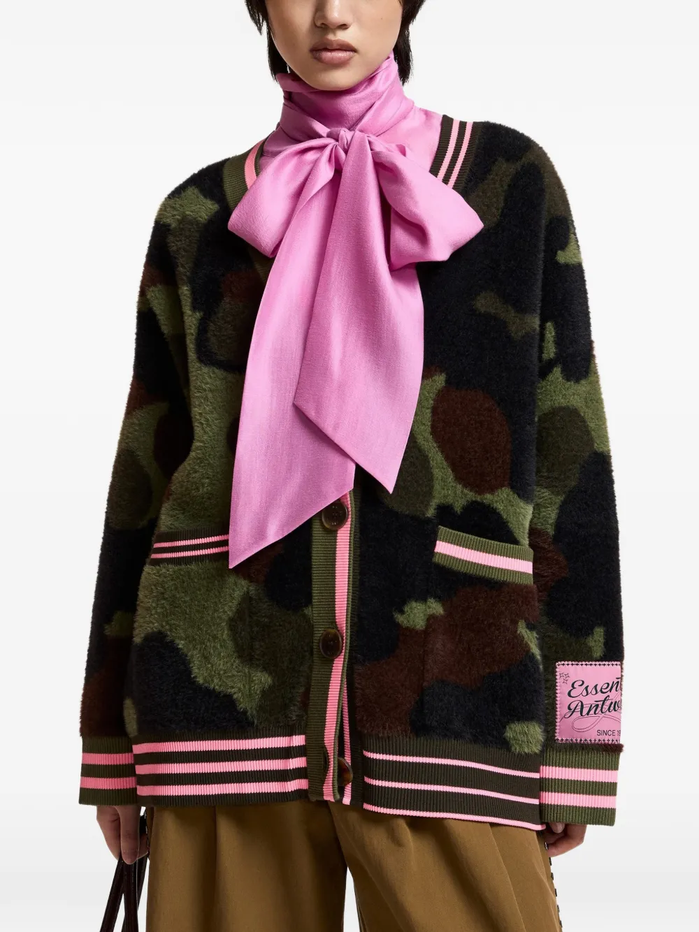 Essentiel Antwerp Kamoo vest met camouflageprint en gestreepte afwerking Groen