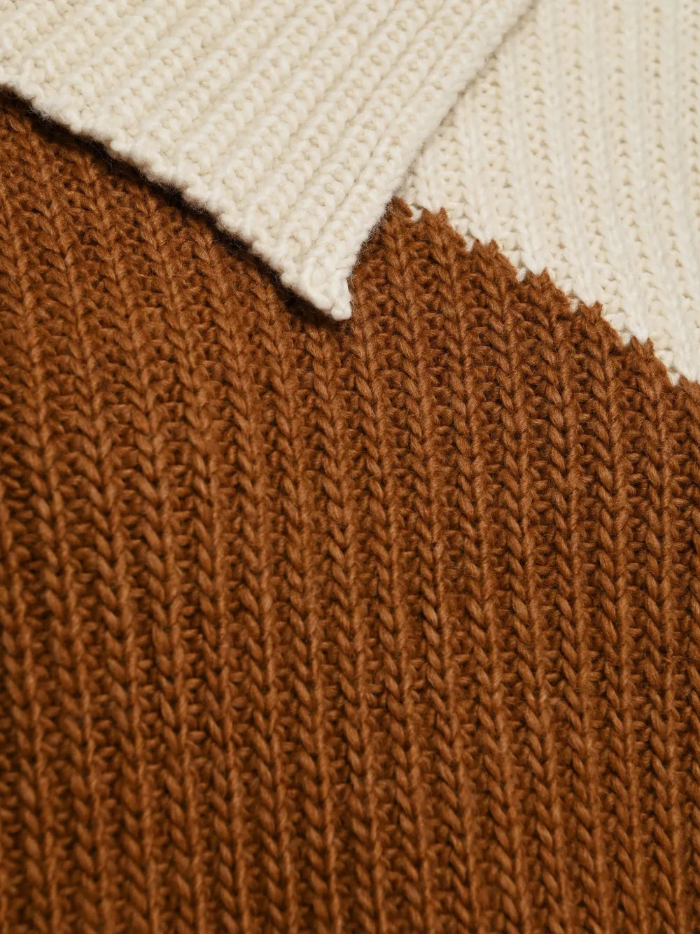 Essentiel Antwerp Kolorama trui met oversized kraag Bruin