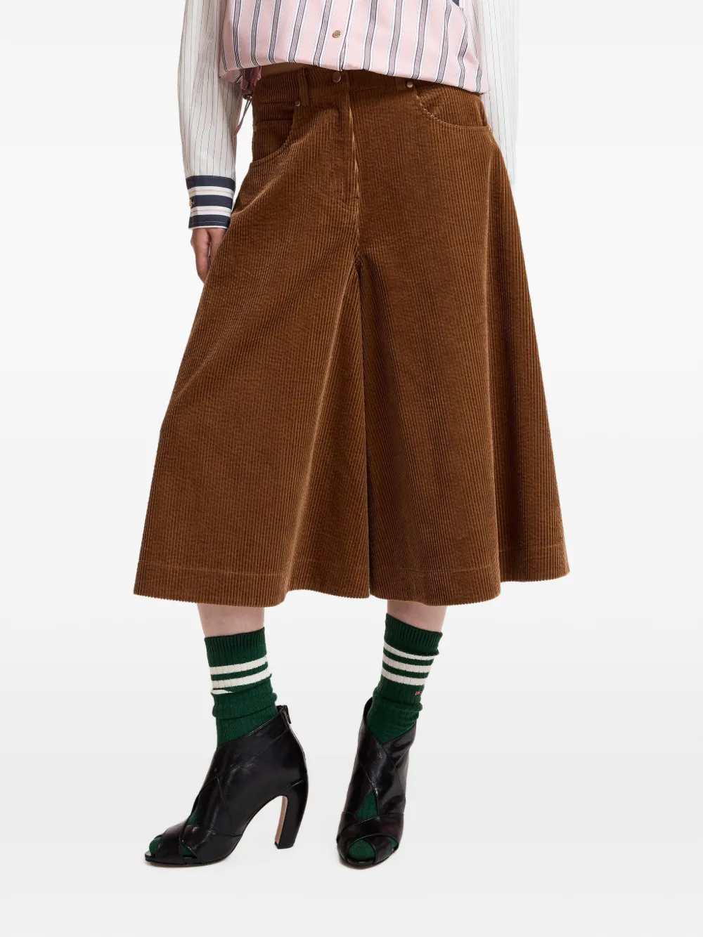 Essentiel Antwerp Ribfluwelen flared shorts Bruin