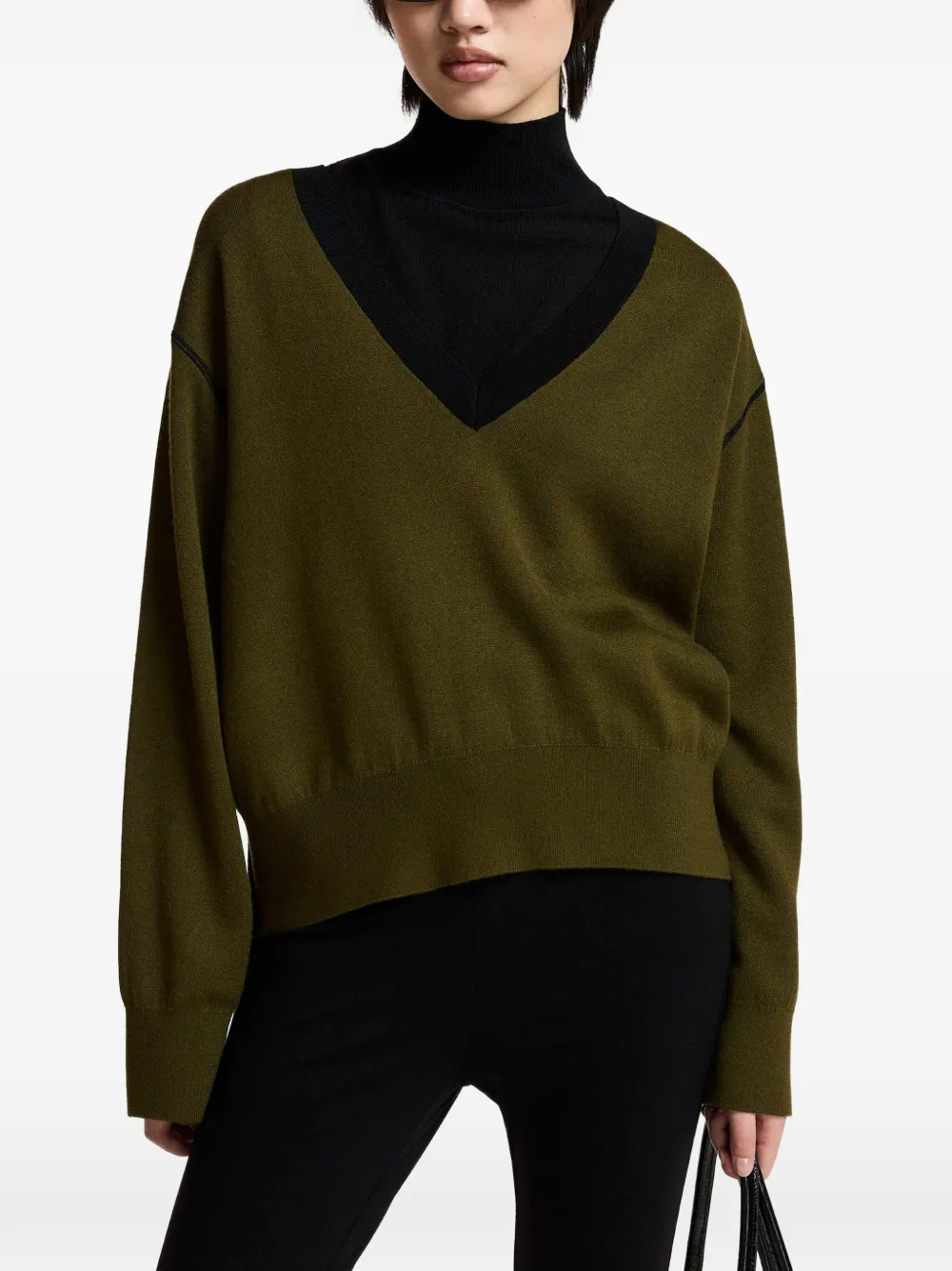 Essentiel Antwerp T-shirt met verlaagde schouders en V-hals Groen