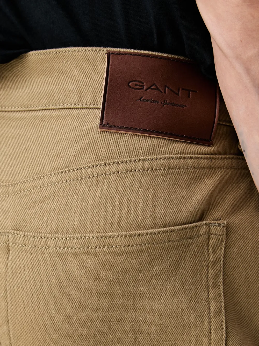 Gant logo-patch straight-leg jeans Beige