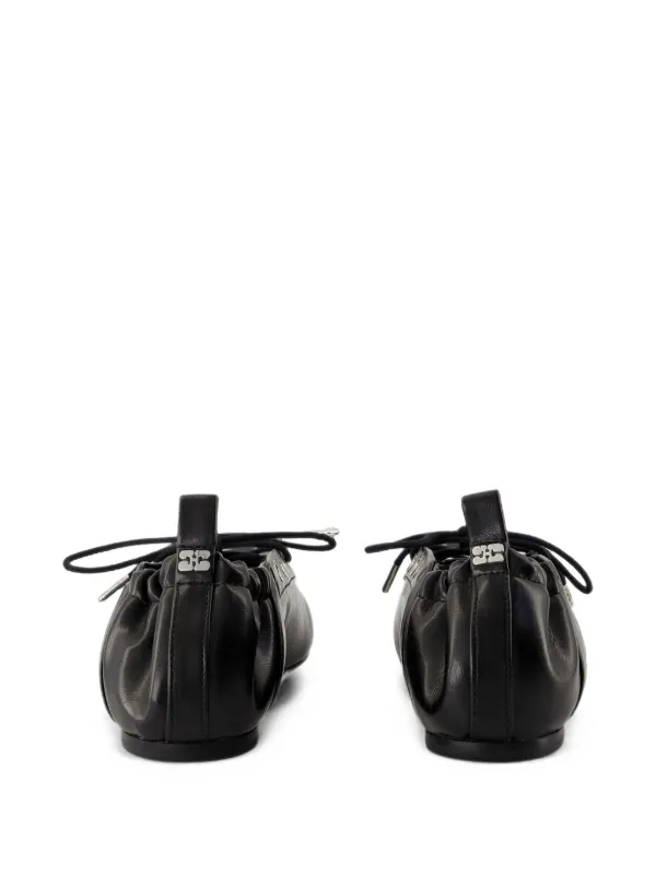 GANNI アイレット フラットシューズ | ブラック | FARFETCH JP