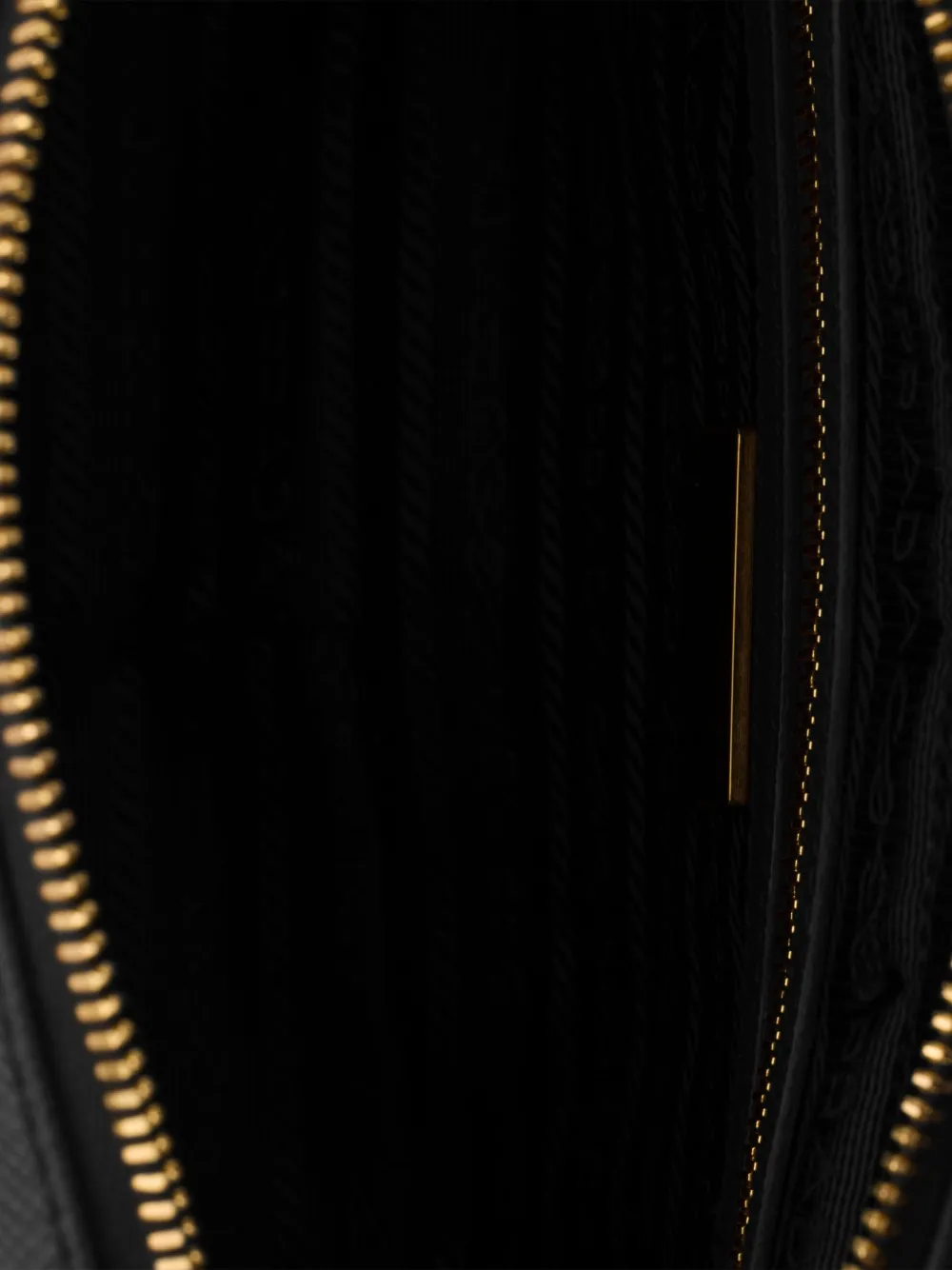 Prada Kleine Saffiano leren tas met handvat Zwart