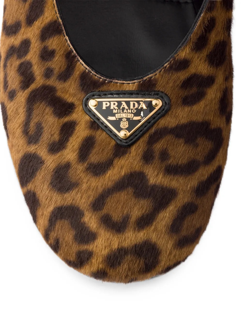 Prada Leren ballerina's met print Bruin