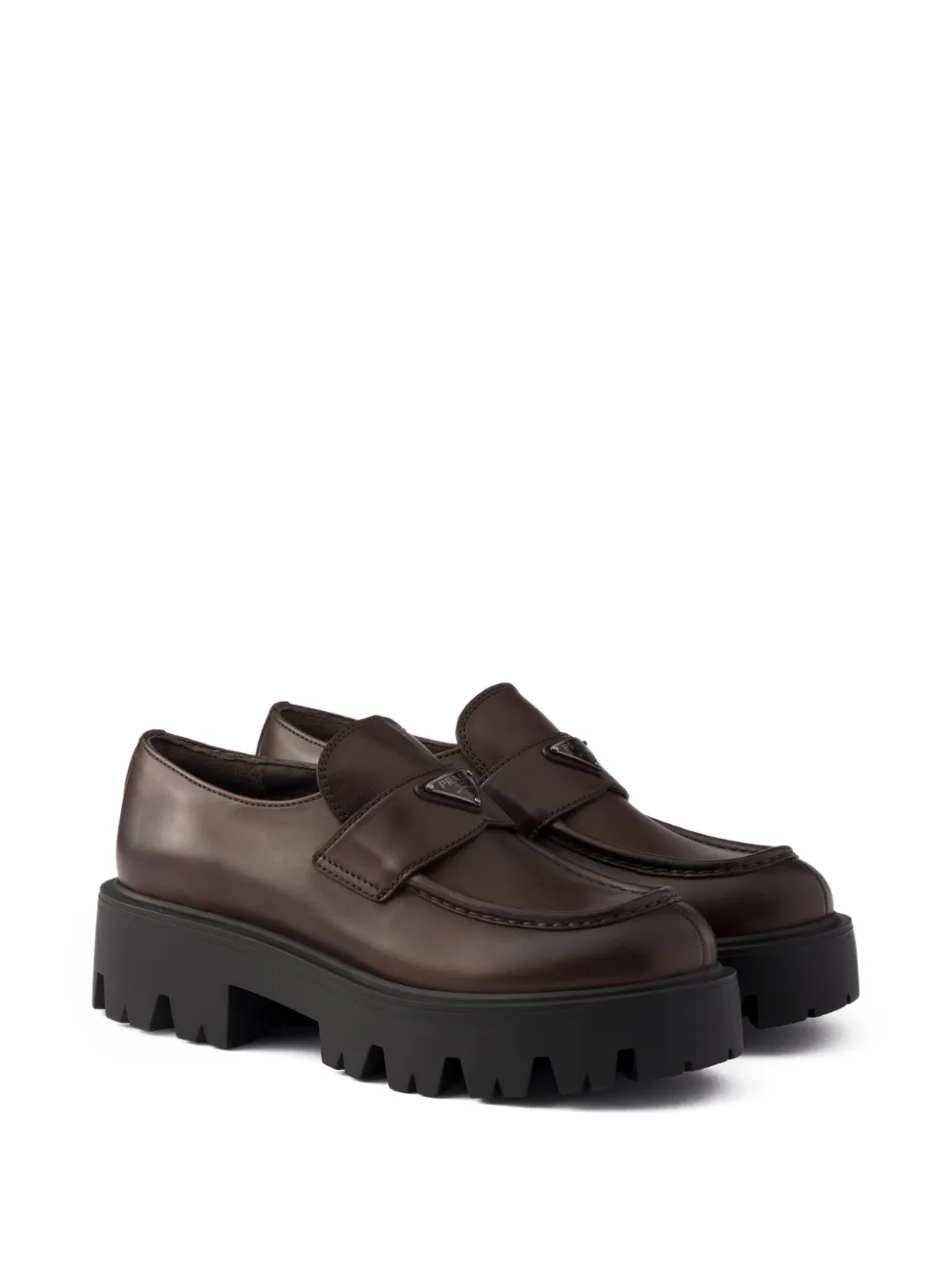 Prada Loafers met logoplakkaat Bruin