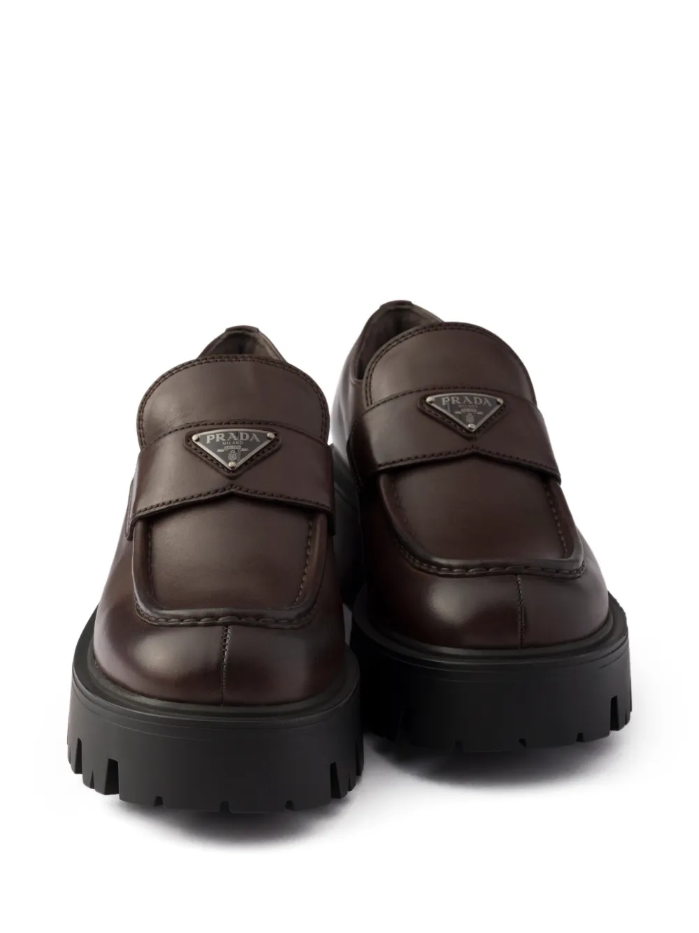 Prada Loafers met logoplakkaat Bruin