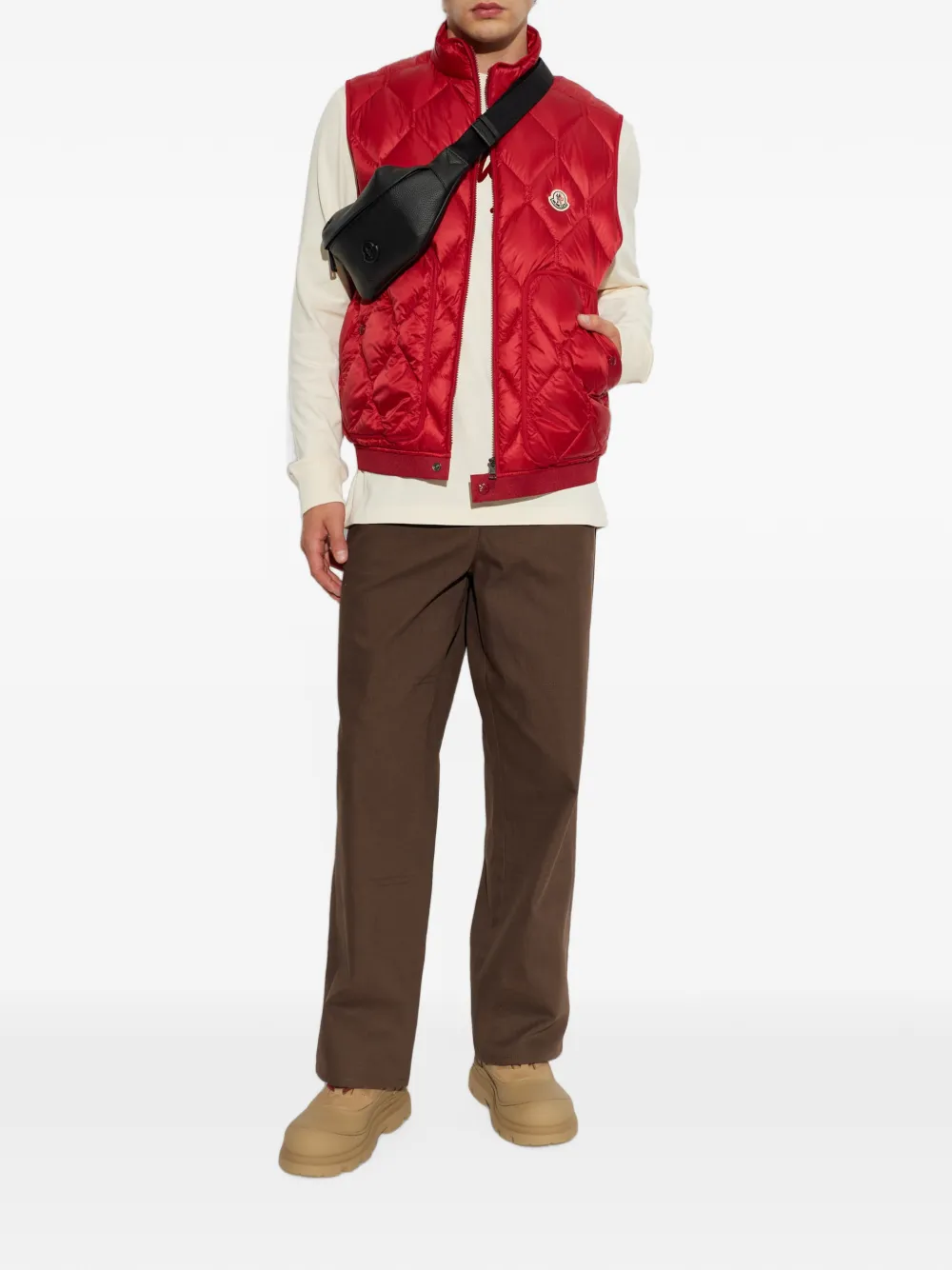 Moncler Gewatteerde bodywarmer met logo-patch Rood