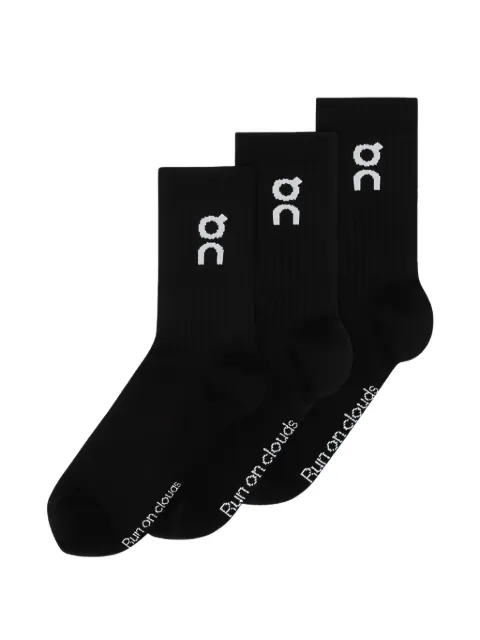 On  lot de trois paires de chaussettes à logo imprimé