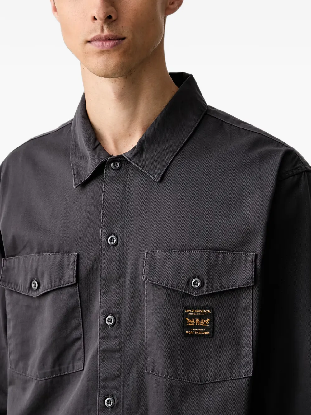 Levi's logo-patch button-up shirt Grijs