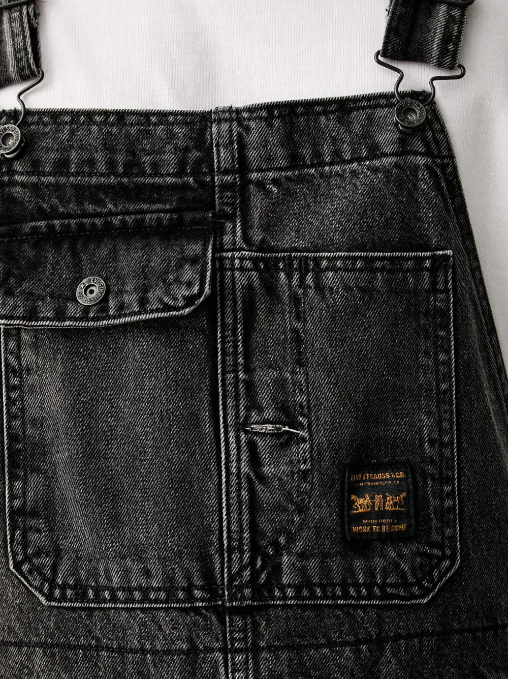 Levi's Denim tuinbroek met opgestikte zak en vervaagd effect Zwart