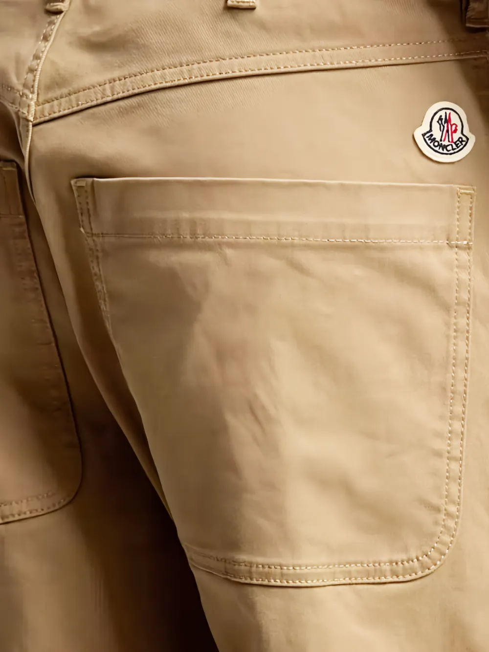 Moncler Straight broek met logopatch Beige