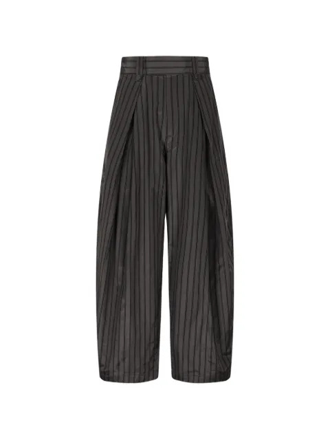 LESS pantalon de costume plissé à rayures