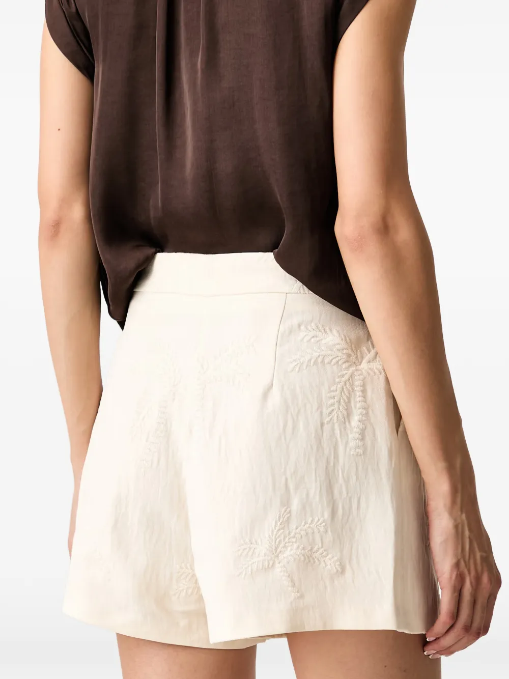 Morgan Geplooide shorts met geborduurde palm Beige