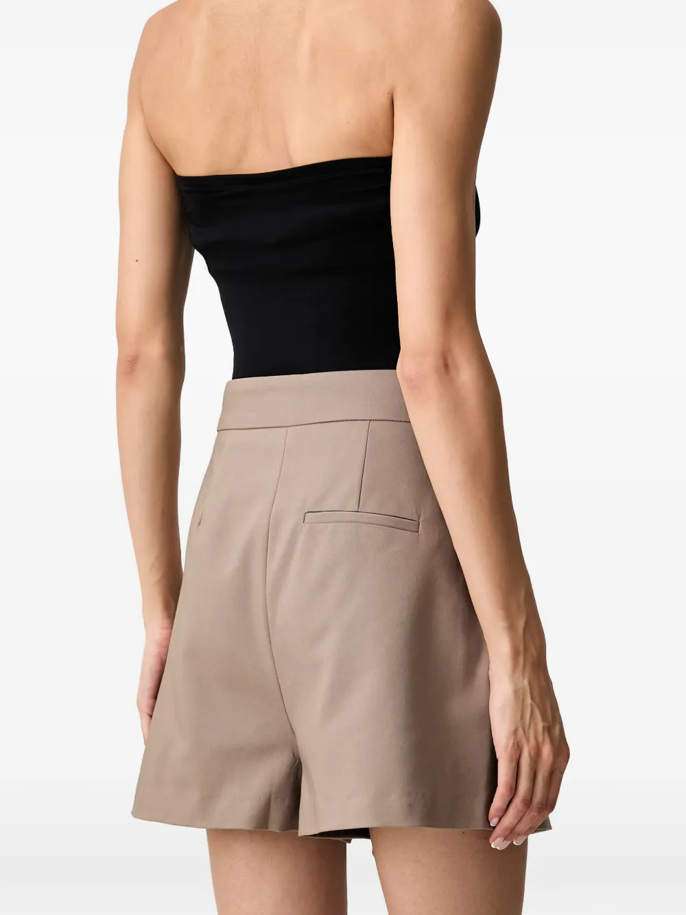 Morgan Shorts met goudkleurige gesp en wikkelstijl Beige