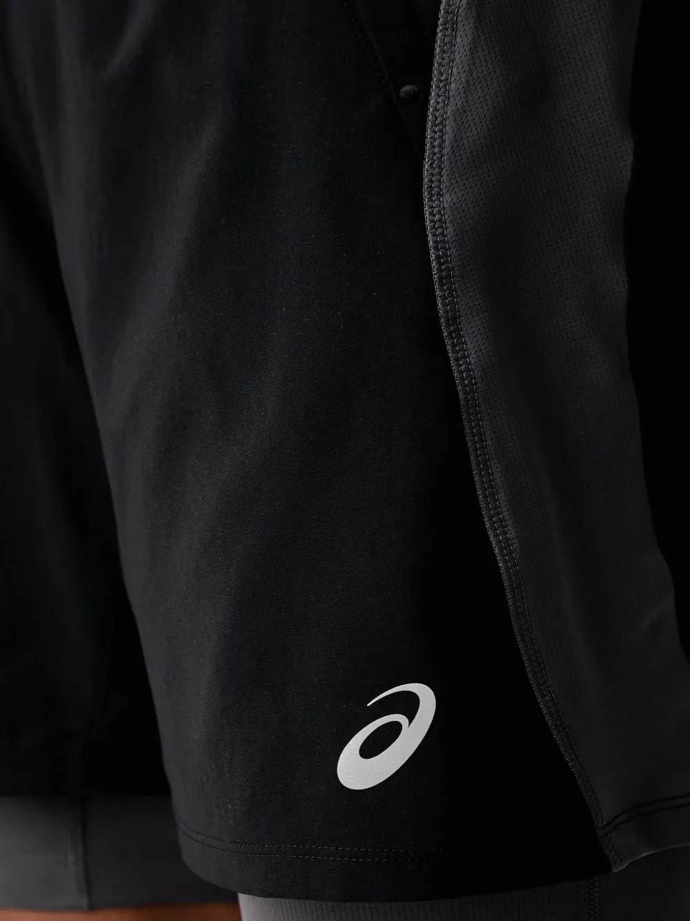 ASICS Road layered track shorts Zwart