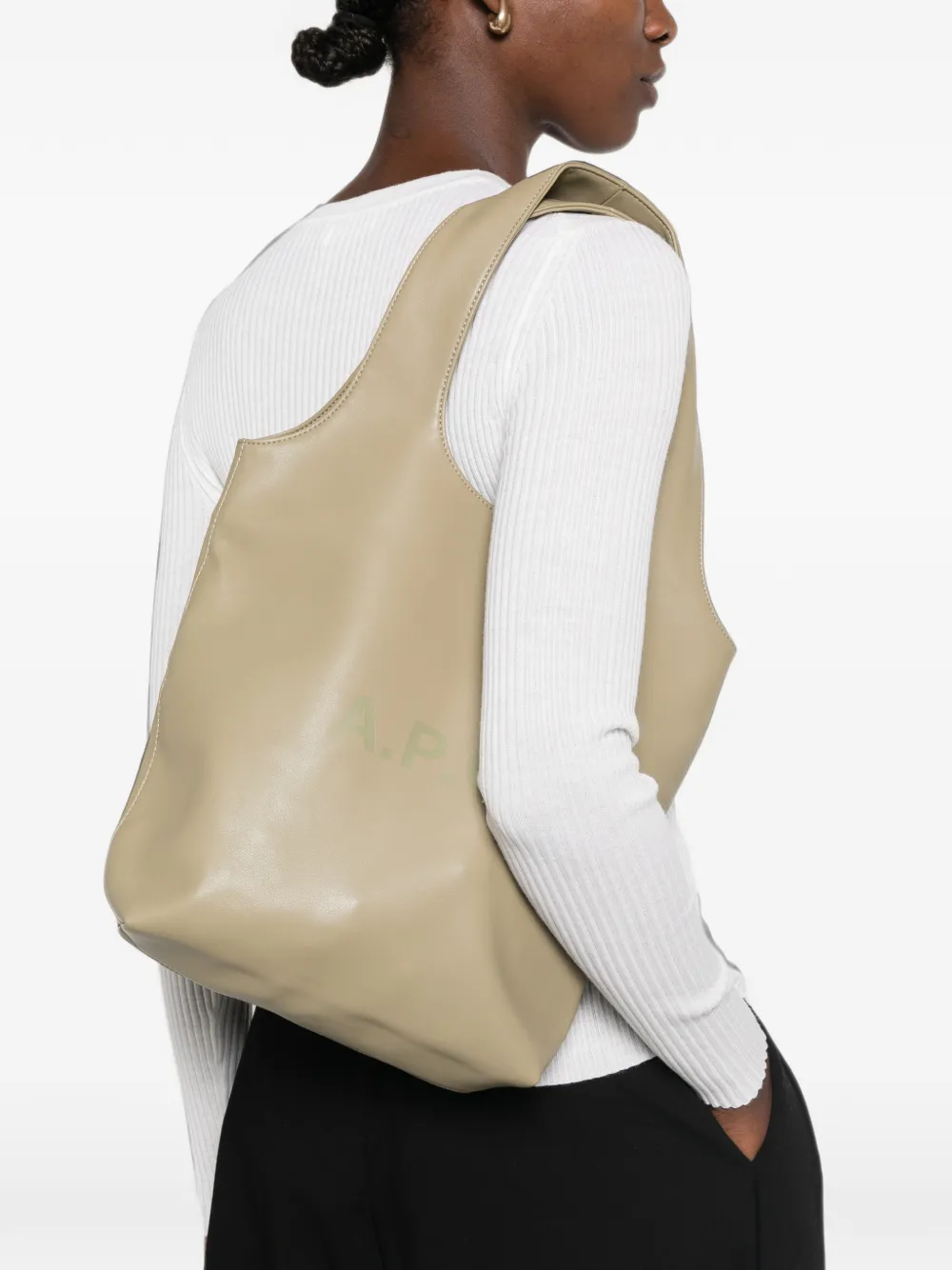 A.P.C. Leren shopper met logoprint Beige