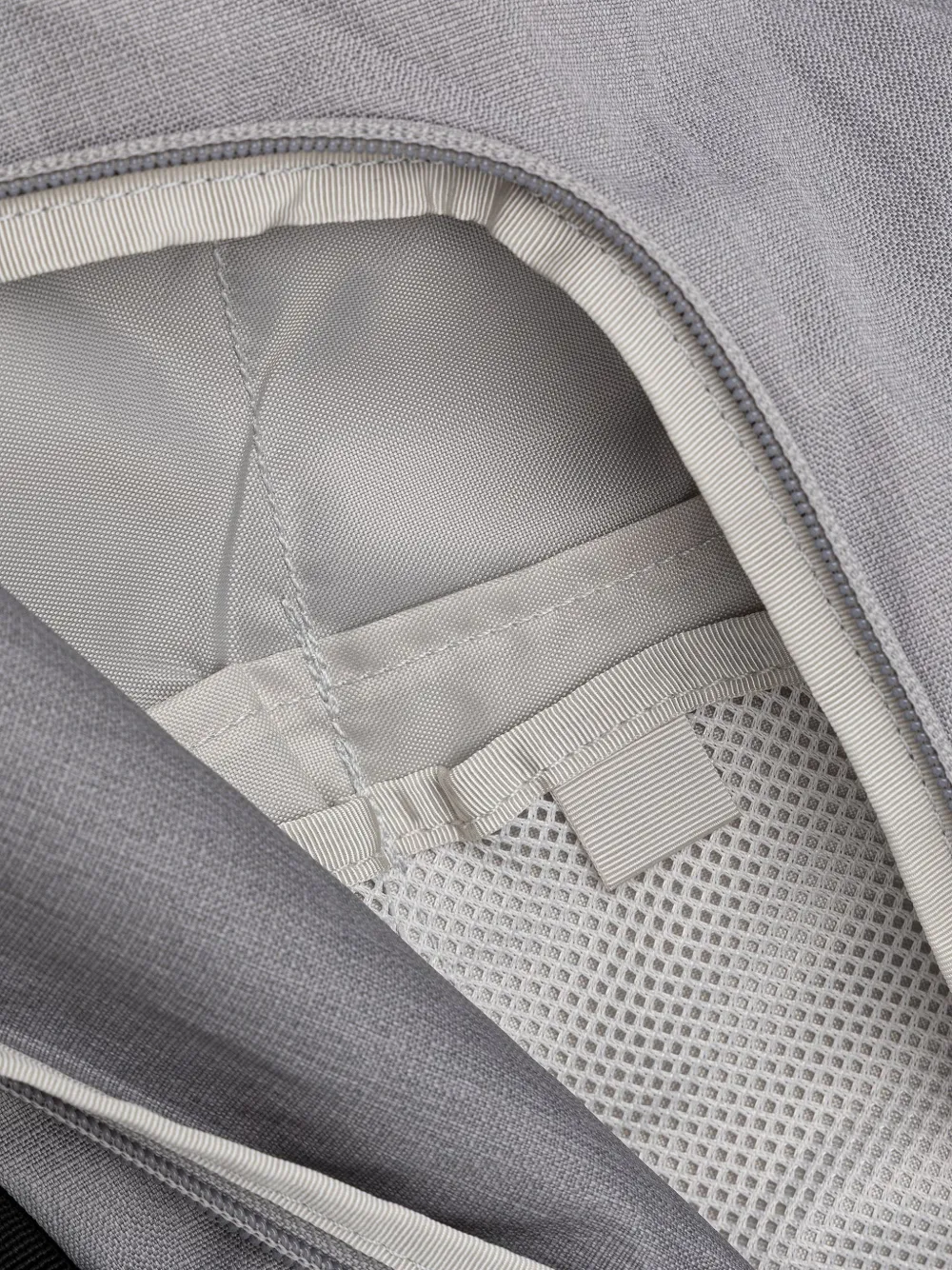 The North Face Surge rugzak met geborduurd logo Grijs