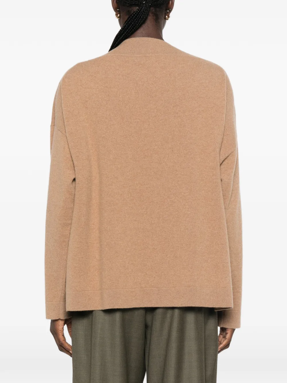 Dusan Trui met verlaagde schouders en boothals Beige