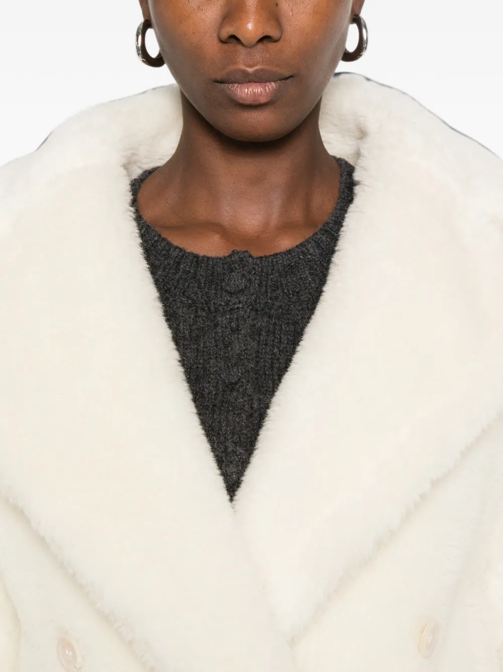 Max Mara Jack met imitatiebont en dubbele rij knopen Beige