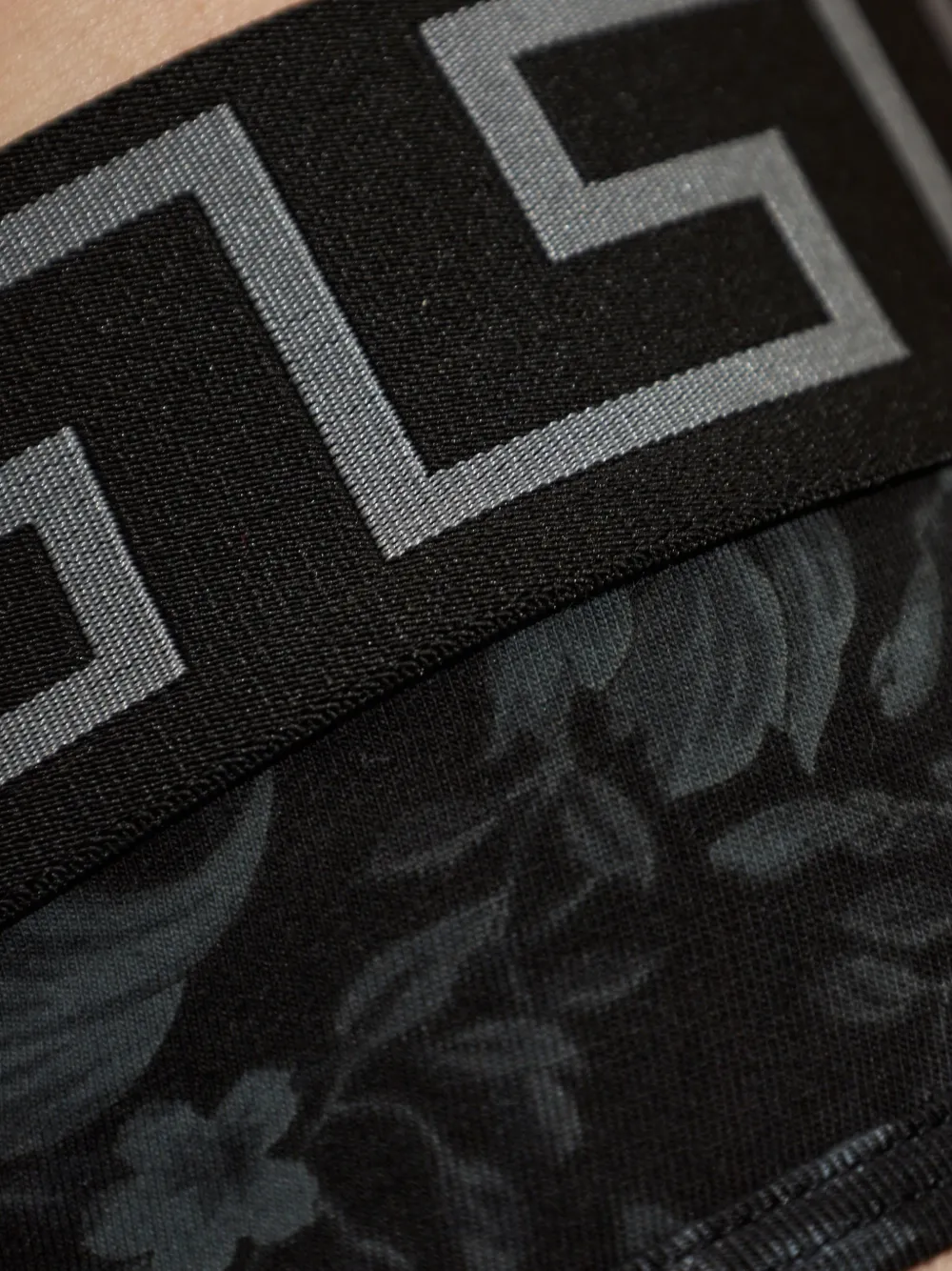 Versace Greca slip met Barocco-print Zwart