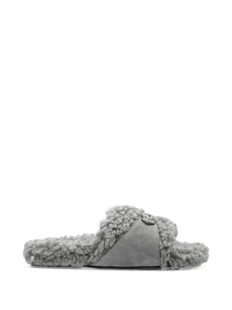 Balenciaga sandalias con diseño peludo y hebilla