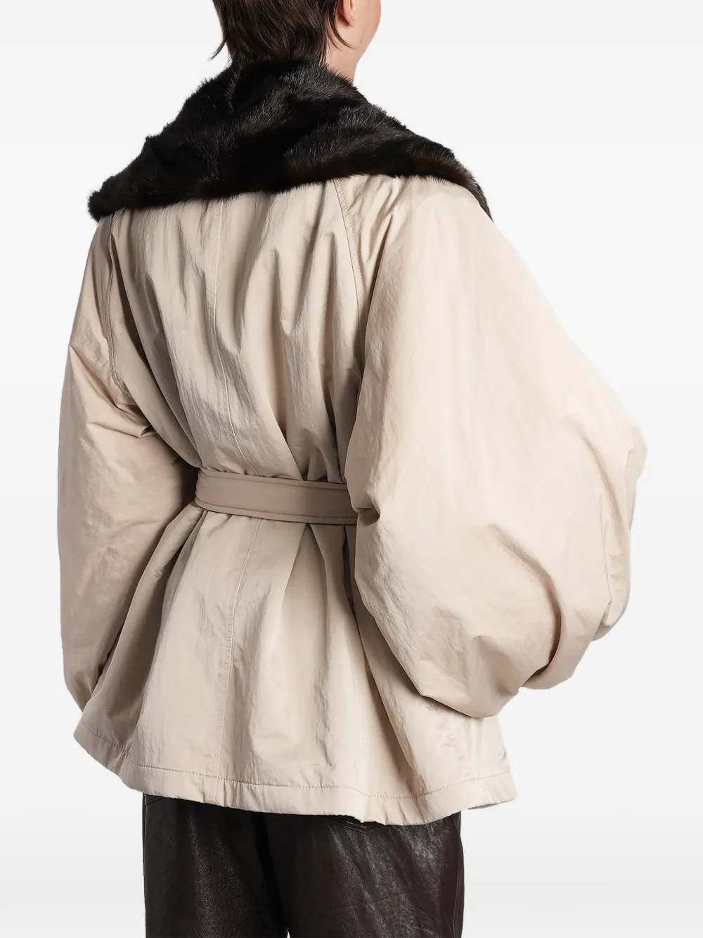 Magda Butrym Jack met ceintuur en kraag van imitatiebont Beige