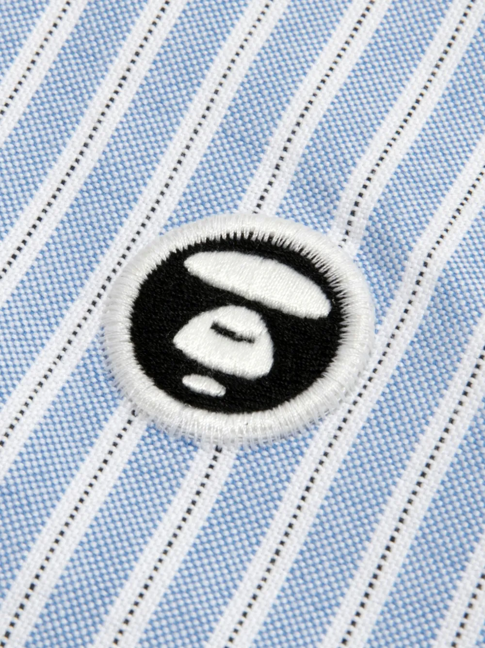 AAPE BY *A BATHING APE Moonface overhemd met logopatch en verticale streep Blauw