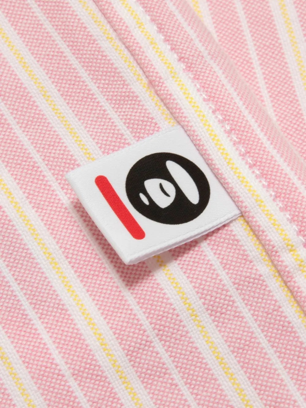 AAPE BY *A BATHING APE Moonface gestreept overhemd met knopen Roze