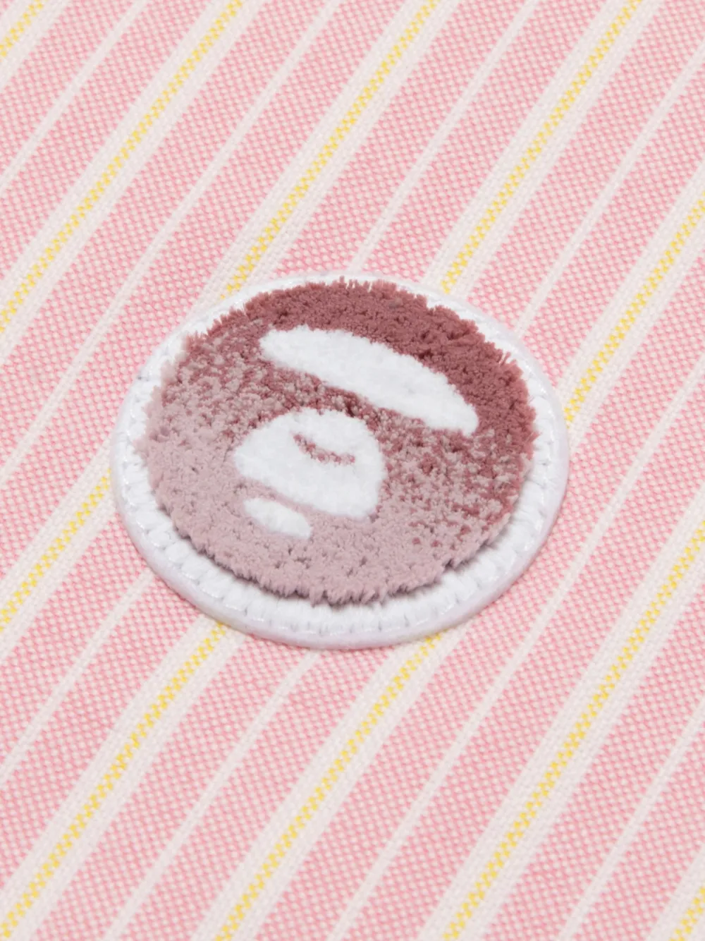 AAPE BY *A BATHING APE Moonface gestreept overhemd met knopen Roze