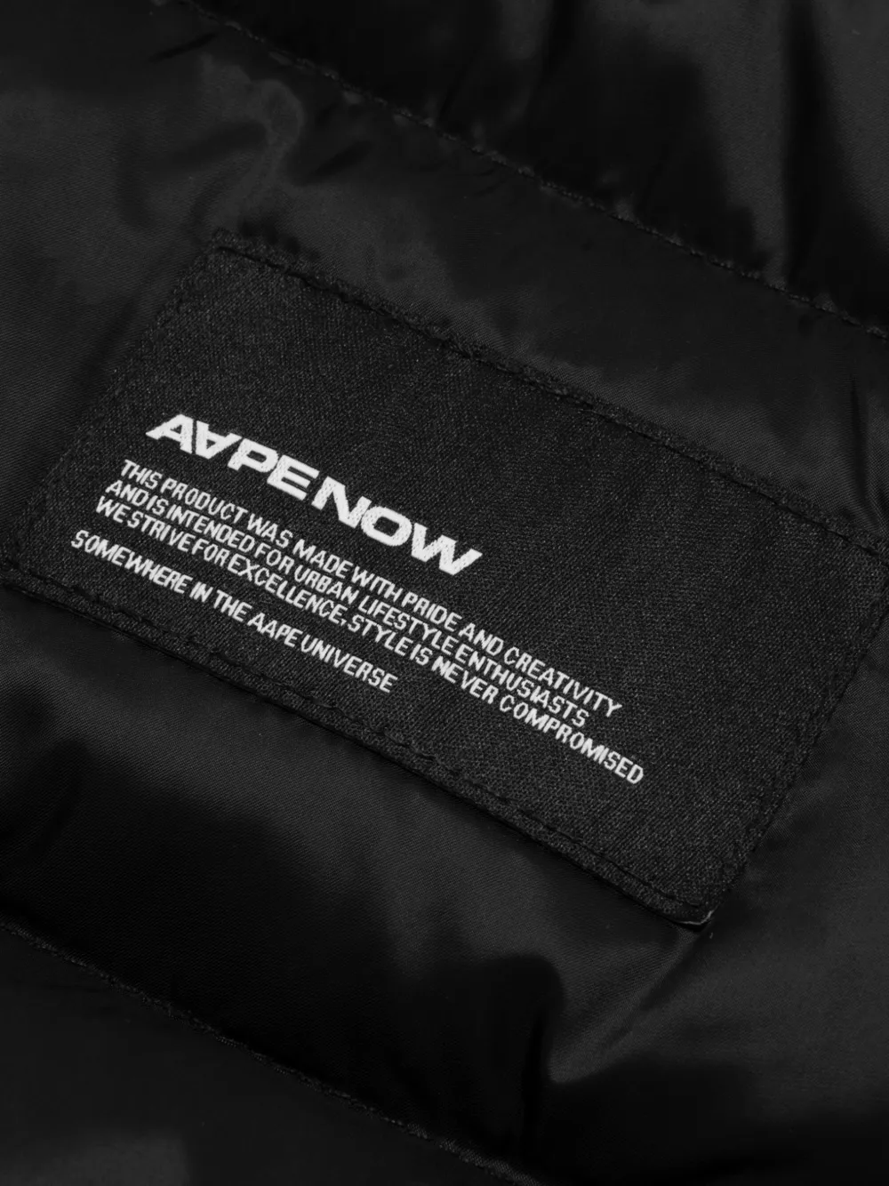AAPE BY *A BATHING APE quilted logo-patch gilet Zwart