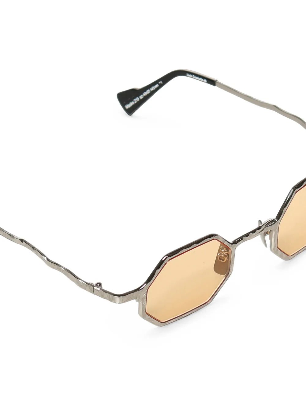 Kuboraum Z19 zonnebril met geometrisch montuur en gehamerd montuur Zilver