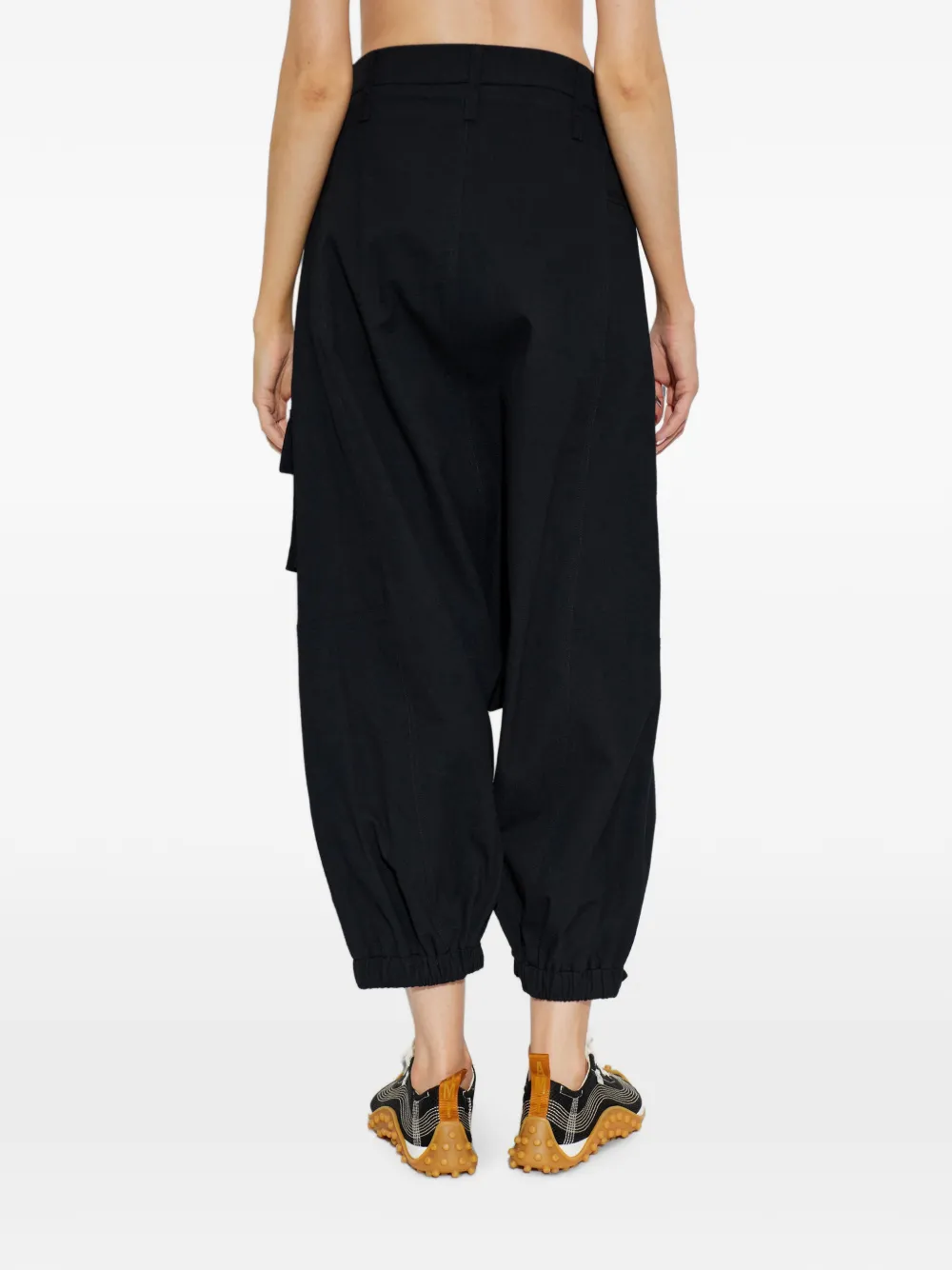 Issey Miyake Cropped cargo broek met laag kruis Zwart