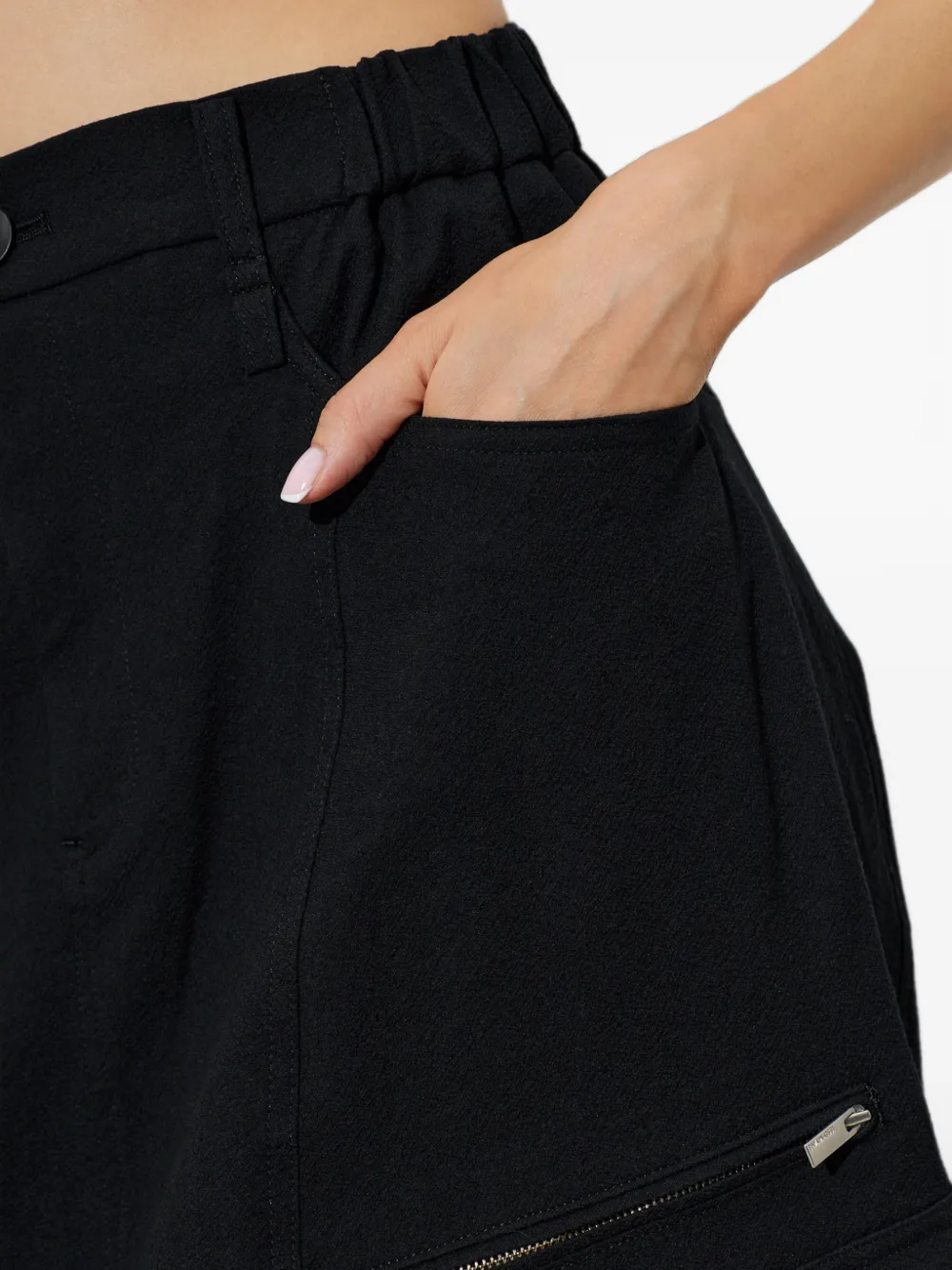 Issey Miyake Cropped cargo broek met laag kruis Zwart