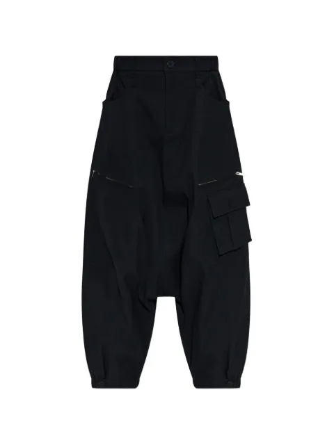 Issey Miyake pantalones cargo capri de tiro bajo