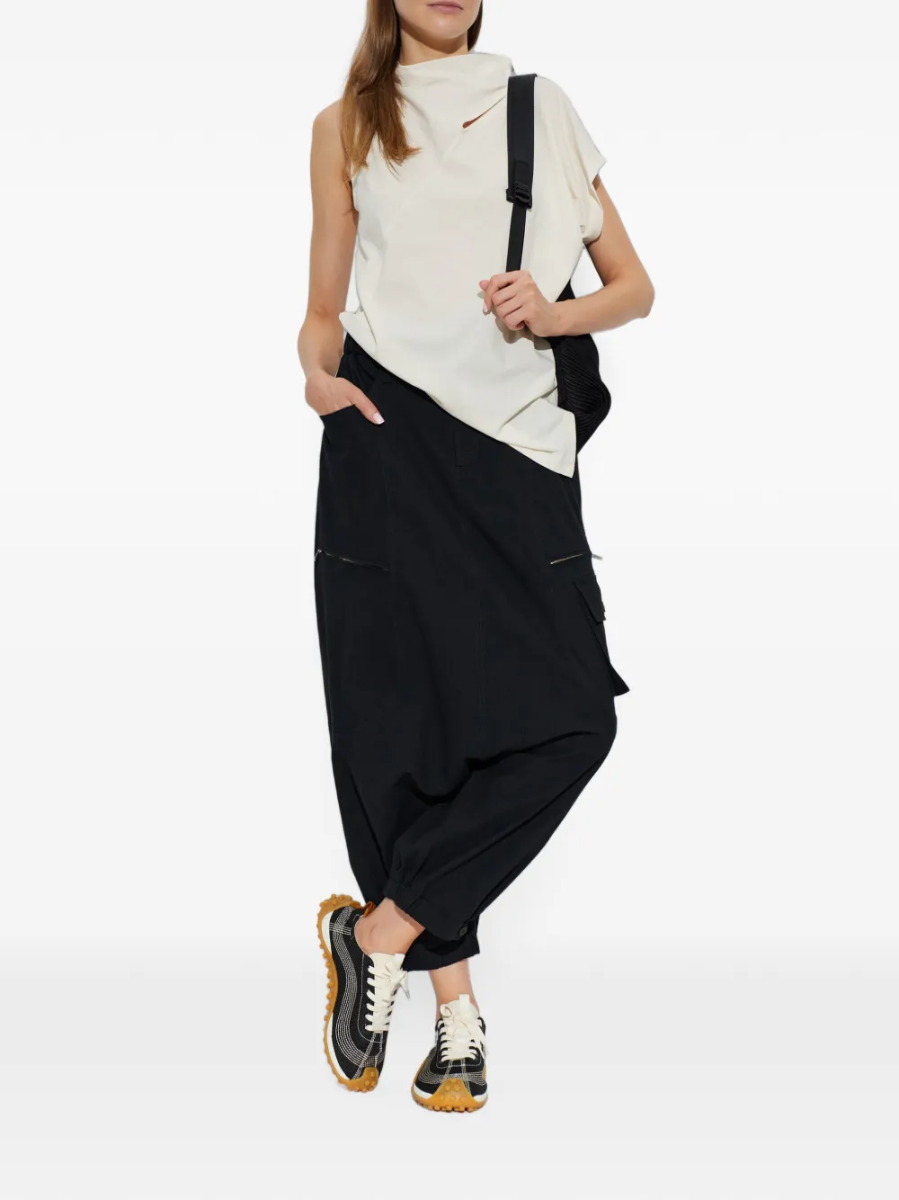 Issey Miyake Cropped cargo broek met laag kruis Zwart