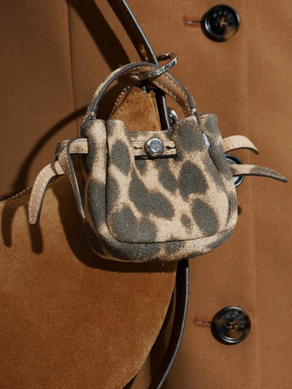 Tory Burch Romy sleutelhanger met dierenprint Beige