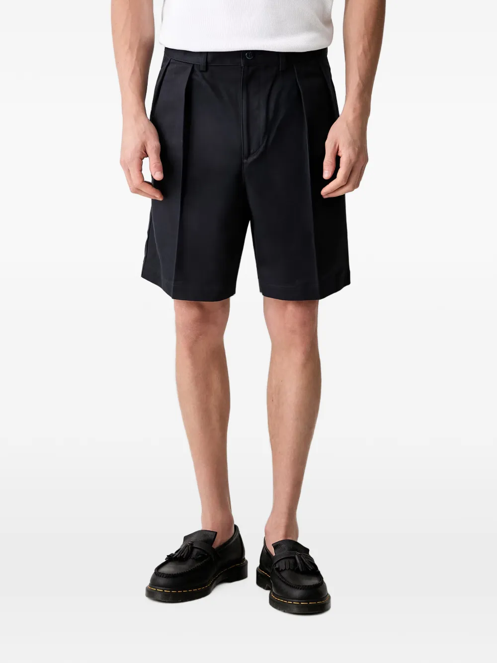 WACKO MARIA pleated logo-patch shorts - Blau