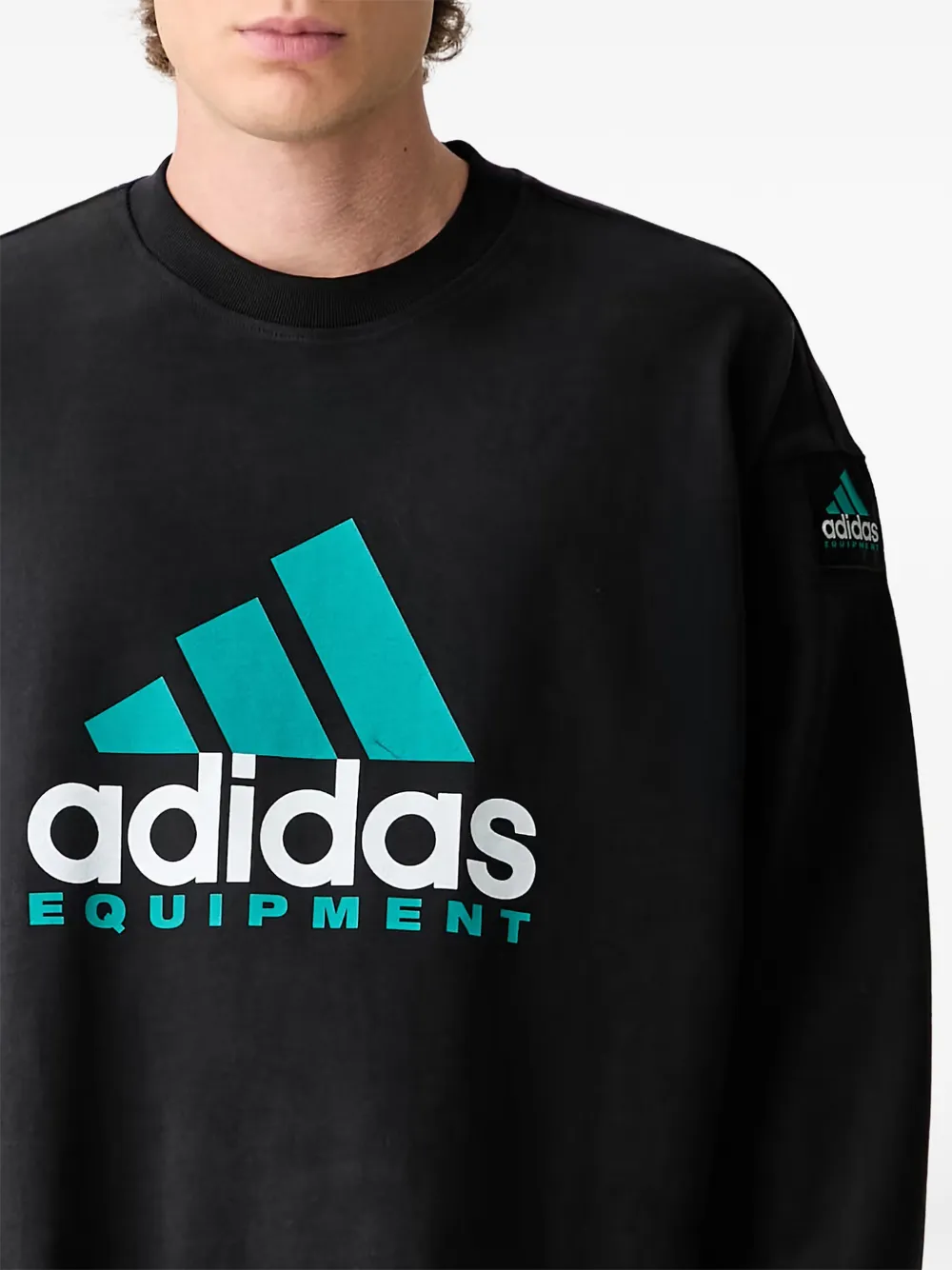 adidas Equipment logo-print T-shirt Zwart