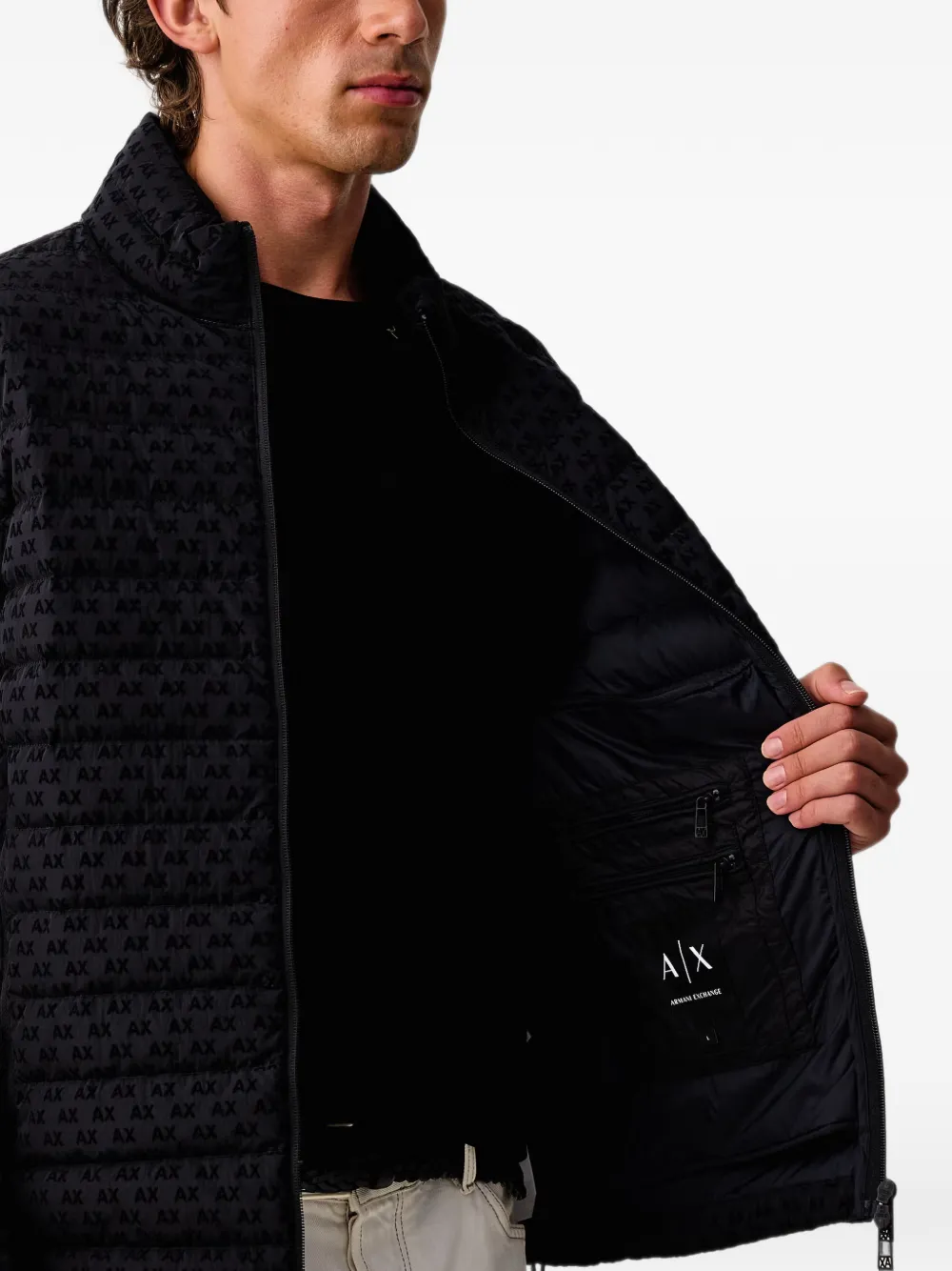 Armani Exchange logo-print quilted jacket Zwart