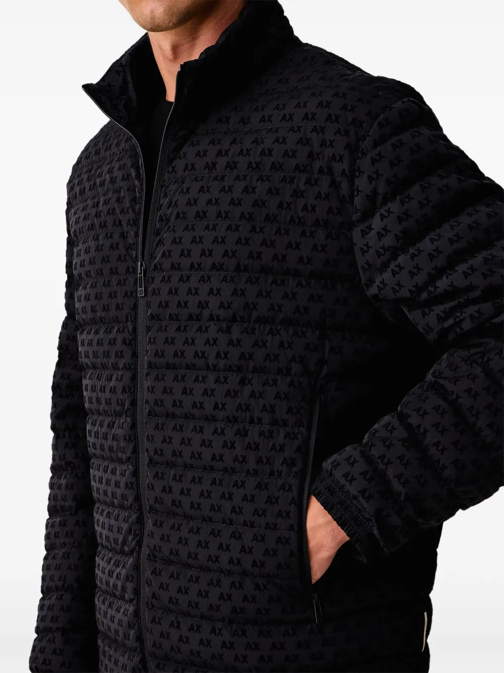 Armani Exchange logo-print quilted jacket Zwart