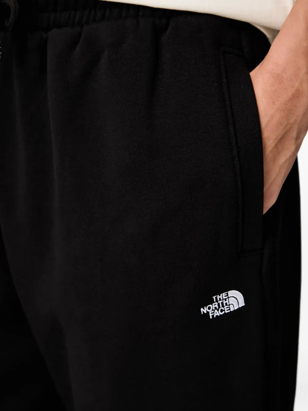 The North Face Essential trainingsbroek met geborduurd logo en trekkoord Zwart