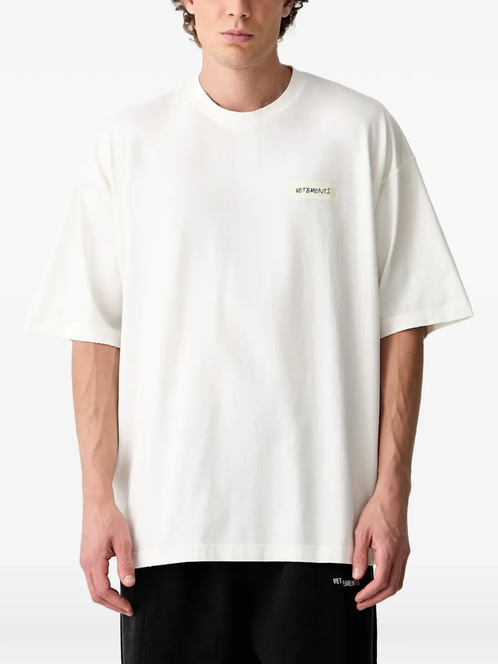 VETEMENTS logo-print oversized T-shirt - Nude