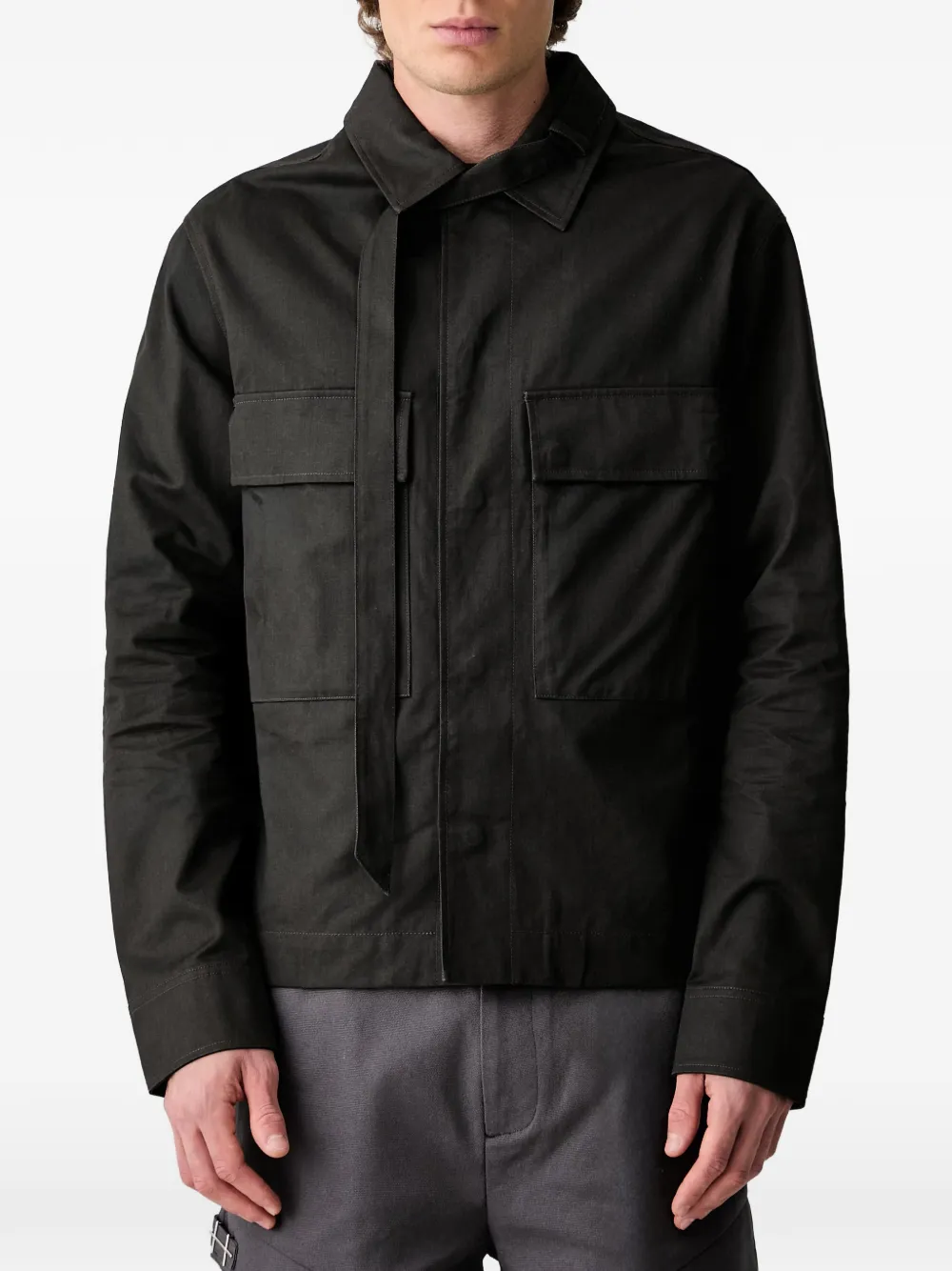 HELIOT EMIL Octave shirtjack met klepzak en strikbandjes Zwart