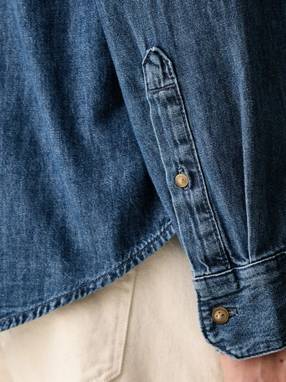 Levi's logo-embroidered denim shirt Blauw