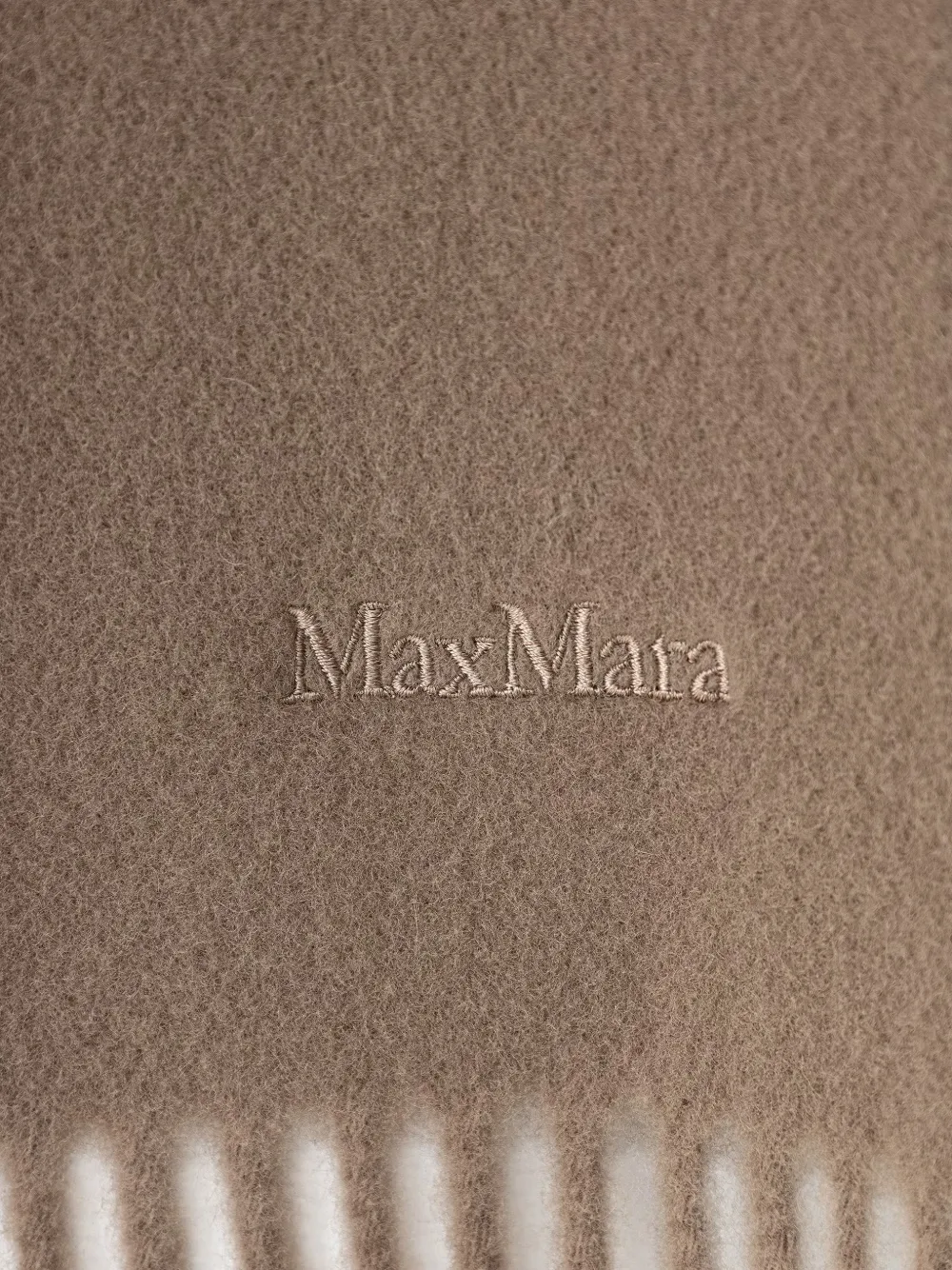 Max Mara Sjaal met geborduurd logo Beige